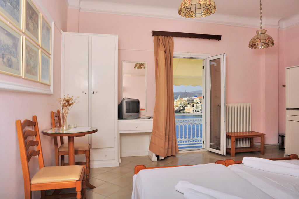 Sea Colours Rooms & Apartments Ermoupoli Bagian luar foto